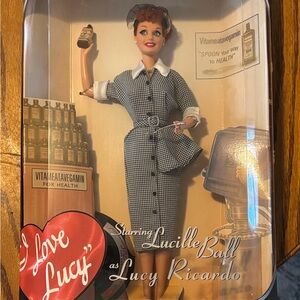 😍Mattel “I Love Lucy” Barbie Doll Collectors Ed.
